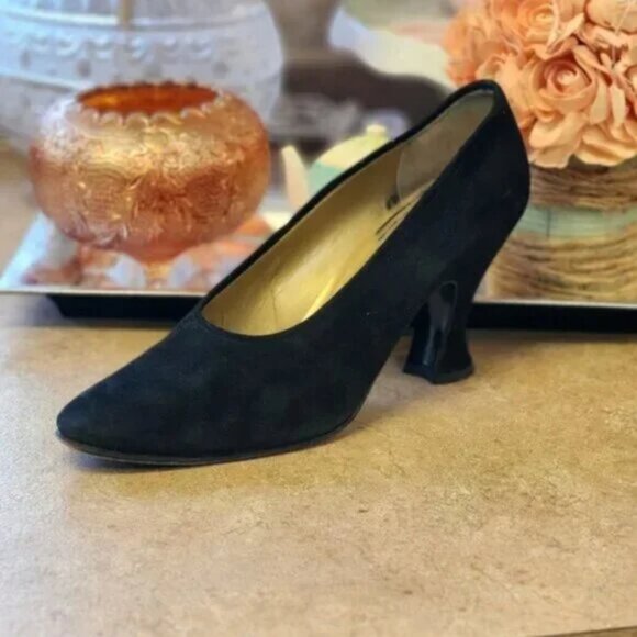 Yves Saint Laurent Suede Pumps - Picture 1 of 7